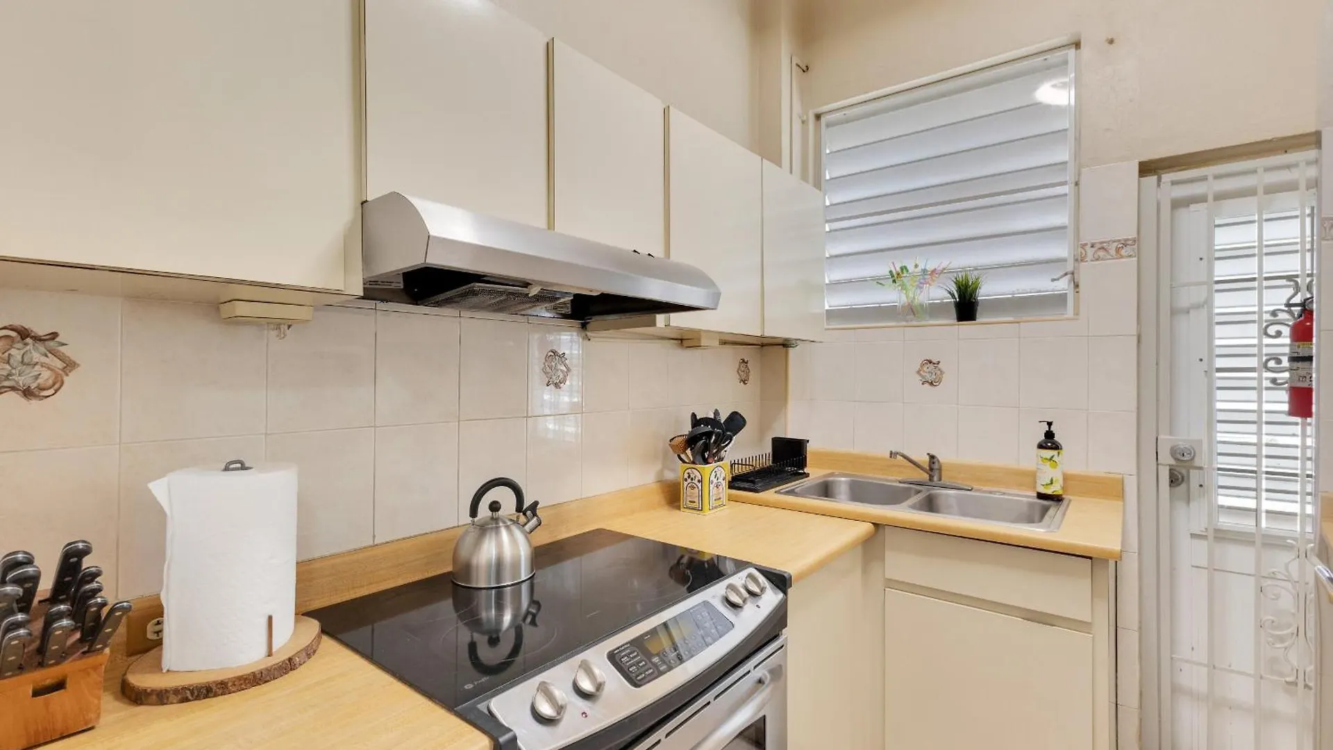 Family Hideaway Near Beach, Games, Views & More San Juan Apartment